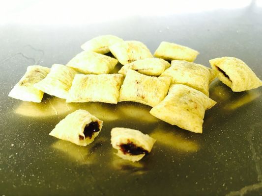 Καυτό πρόχειρο φαγητό ριπών φραγμών πρόχειρων φαγητών πλήρωσης πυρήνων πώλησης που εξωθεί τη γραμμή