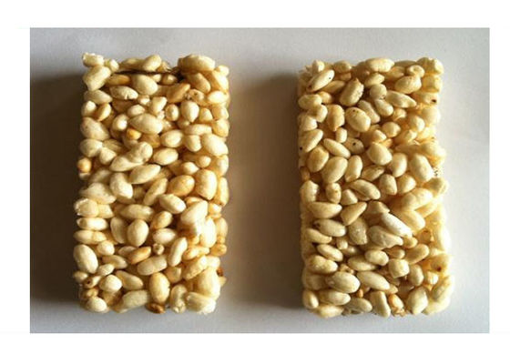 Ρύζι σουσαμιού φυστικιών Granola που αναμιγνύει το φραγμό που διαμορφώνει τη γραμμή