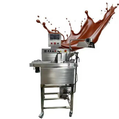 Πρησμένος φραγμός ρυζιού καραμελών/φραγμός σοκολάτας που κατασκευάζει τη μηχανή με τη διαμόρφωση και την κοπή