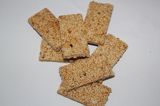 Τέμνων φραγμός δημητριακών φραγμών φυστικιών που κάνει τη γραμμή επεξεργασίας φραγμών ενεργειακής διατροφής μηχανών