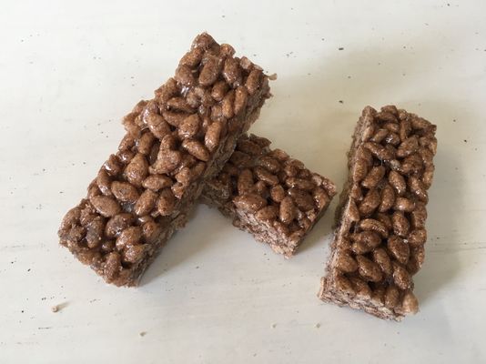 Πιέζοντας φραγμός κοπής Granola φραγμών δημητριακών που κατασκευάζει τη μηχανή με τη μεγάλη απόδοση