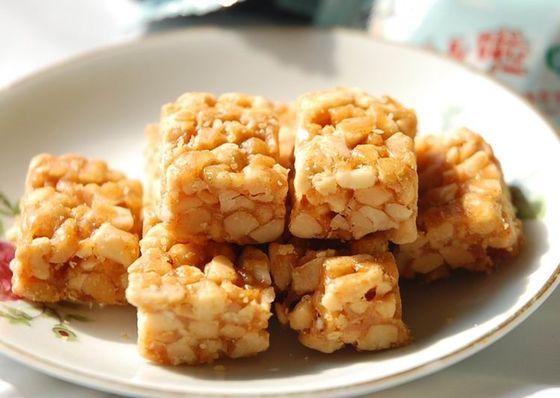 Εύθραυστος φραγμός δημητριακών καραμελών φυστικιών που κατασκευάζει τη μηχανή, τέμνουσα μηχανή φραγμών δημητριακών